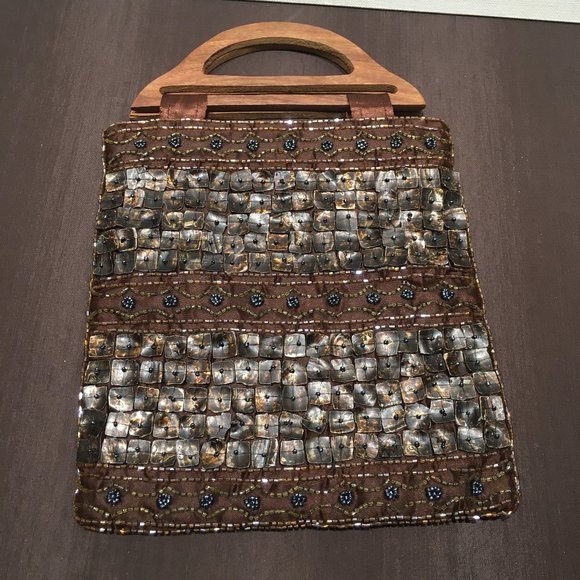 BEADED BAG WITH SHELLS AND WOOD HANDLE - Picture 4 of 8